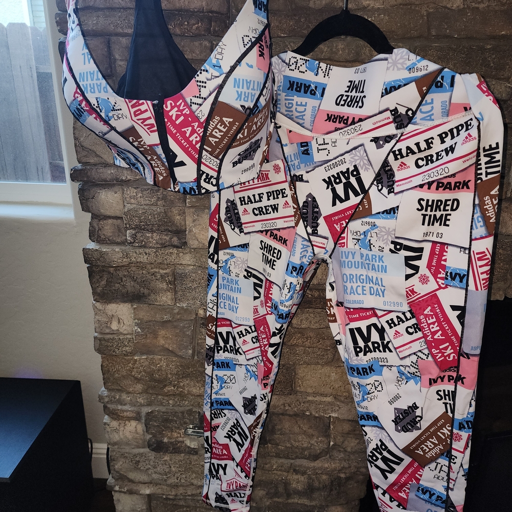 IVY PARK Multicolor Graphic Leggings And Matching Sports Bra